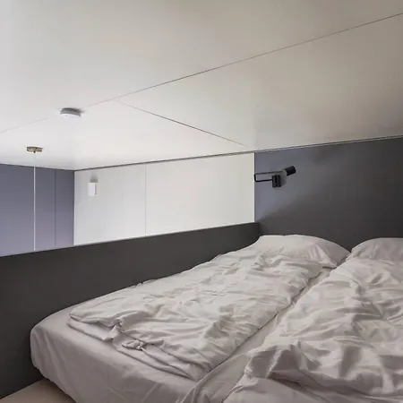 Basecamp Tiny House Eco-resort 홀리데이파크 에이모이덴