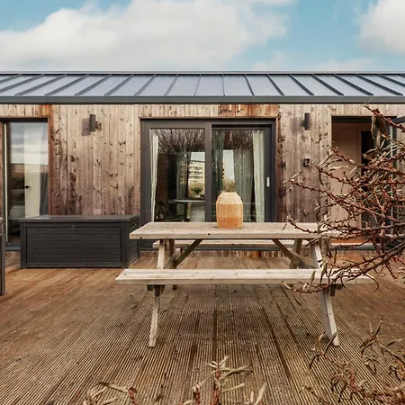Basecamp Tiny House Eco-resort IJmuiden