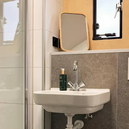 Basecamp Tiny House Eco-resort פארק נופש