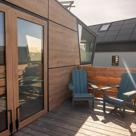 Basecamp Tiny House Eco-resort エイマイデン