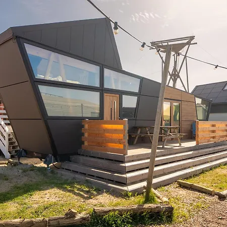Basecamp Tiny House Eco-resort ホリデーパーク エイマイデン