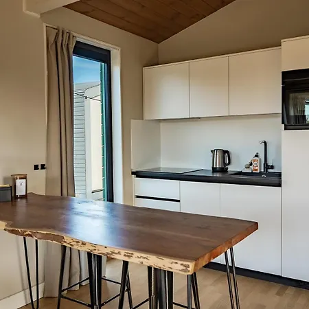 ホリデーパーク Basecamp Tiny House Eco-resort 4*