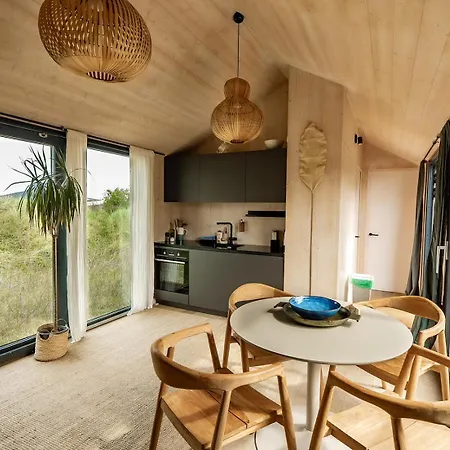 Basecamp Tiny House Eco-resort ホリデーパーク 4*
