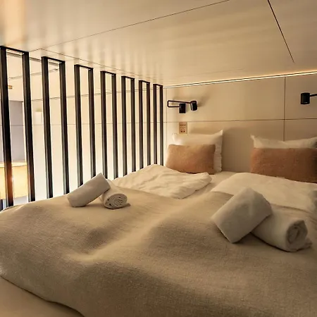 Basecamp Tiny House Eco-resort エイマイデン