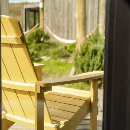 Basecamp Tiny House Eco-resort ホリデーパーク エイマイデン