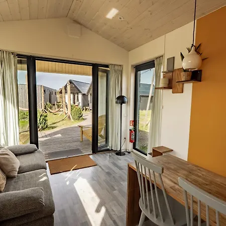Basecamp Tiny House Eco-resort エイマイデン