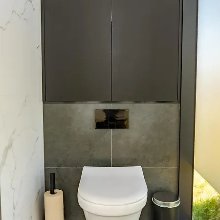 Basecamp Tiny House Eco-resort ホリデーパーク エイマイデン
