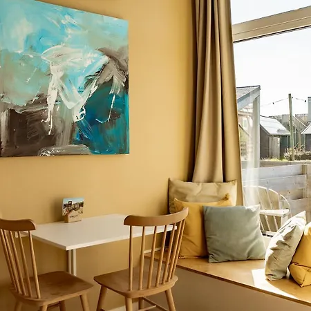 Basecamp Tiny House Eco-resort 4* 艾默伊登