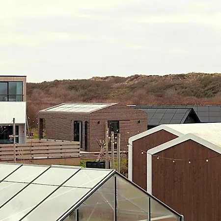 Basecamp Tiny House Eco-resort 4* 艾默伊登