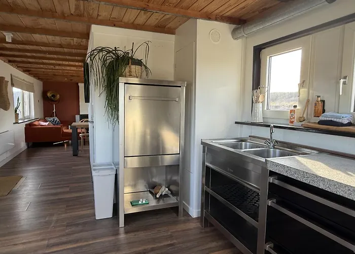 Basecamp Tiny House Eco-resort 4* IJmuiden