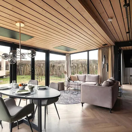 ホリデーパーク Basecamp Tiny House Eco-resort 4*