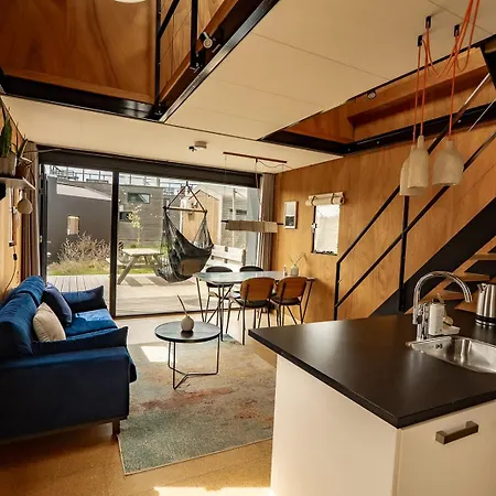 ホリデーパーク Basecamp Tiny House Eco-resort エイマイデン