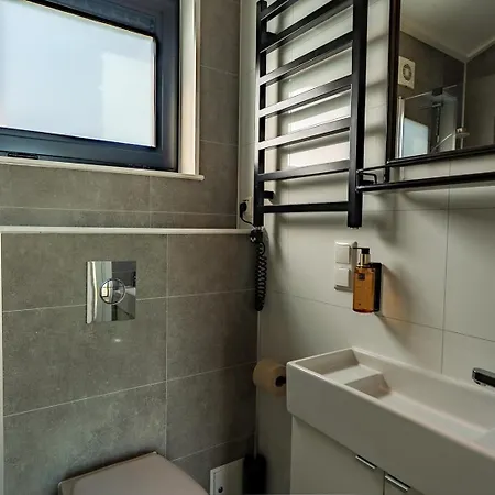 Basecamp Tiny House Eco-resort 4* エイマイデン
