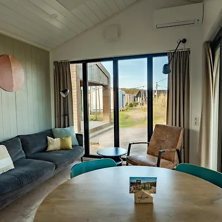 Basecamp Tiny House Eco-resort ホリデーパーク 4*