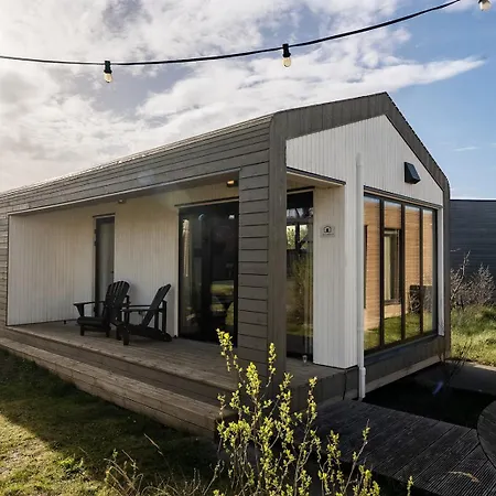 פארק נופש Basecamp Tiny House Eco-resort 4*
