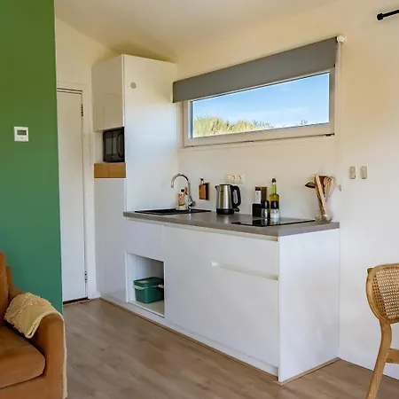 Basecamp Tiny House Eco-resort פארק נופש 4*
