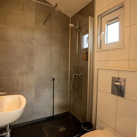 Basecamp Tiny House Eco-resort ホリデーパーク 4*