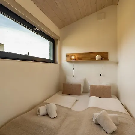 ホリデーパーク Basecamp Tiny House Eco-resort 4*