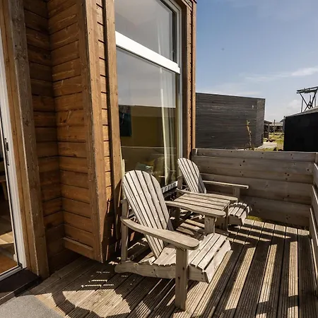 Basecamp Tiny House Eco-resort פארק נופש